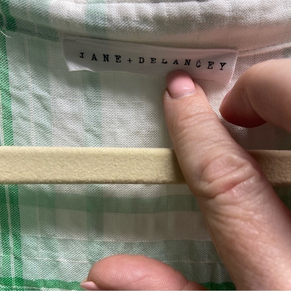 Jane + Delancey Button Down Crinkle Top w Front Tie. Size M - Picture 6 of 7